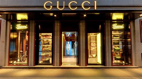 negozio gucci via montenapoleone|Milano Monte Napoleone Flagship .